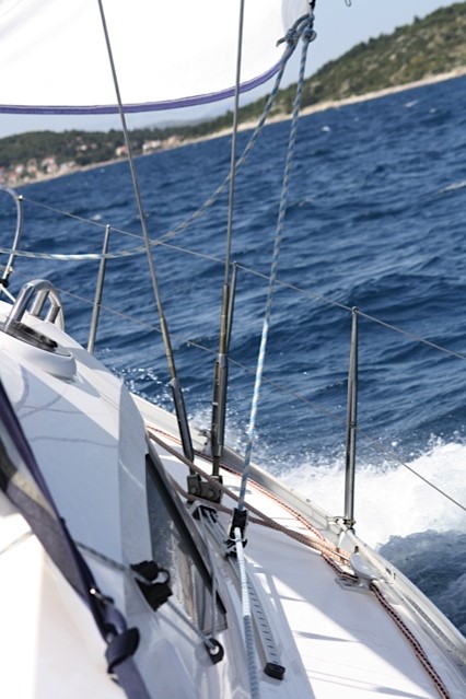 Unter Deck an Bord einer schönen Segelyacht